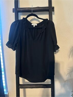 Source Unknown Black Ruffle-Trim Puff Sleeve Blouse